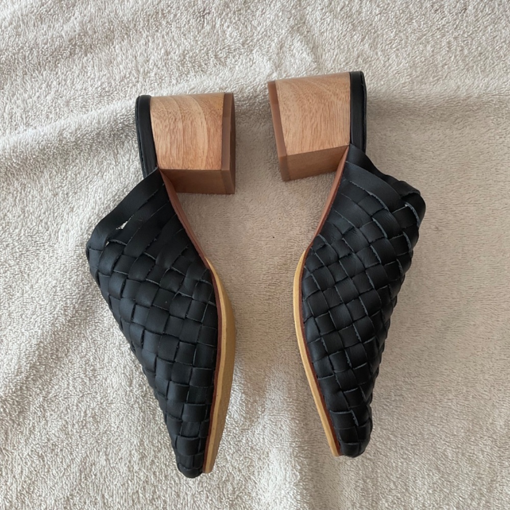 Liberte leather woven mules NWOT - Picture 4 of 7